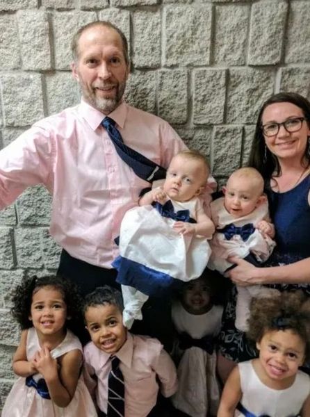 Couple has 3 sets of twins in less than 5 years, but that’s not the craziest part of this story